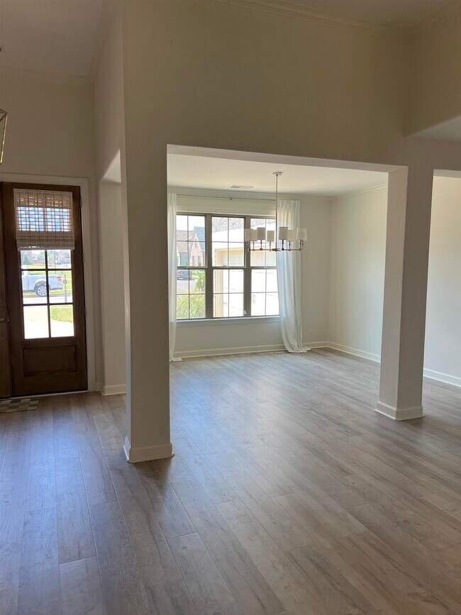 Building Photo - 9746 Woodland Fox Ln N