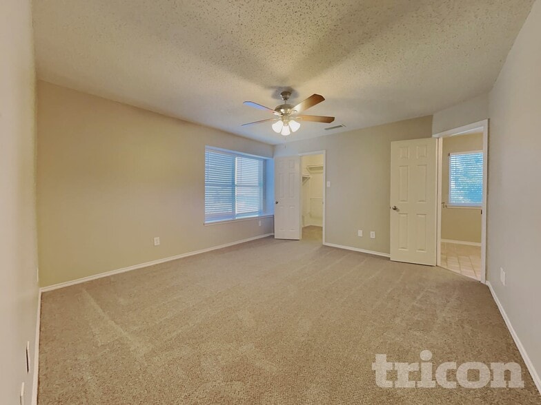 Building Photo - 513 Valley View Dr