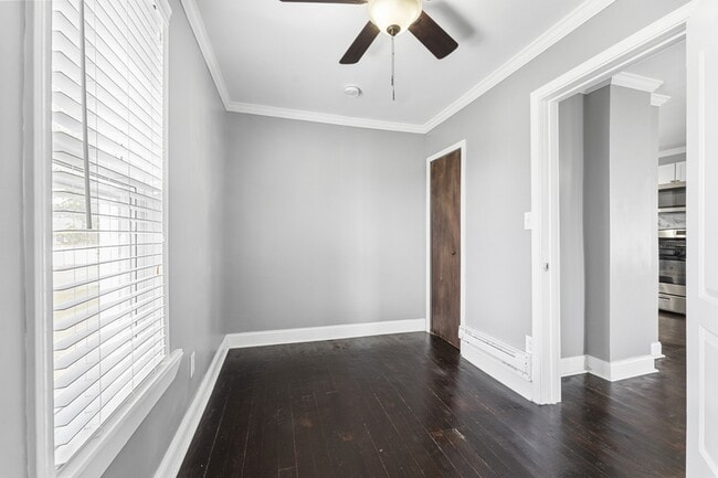 Building Photo - 876 Vinewood St