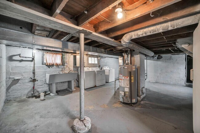 Building Photo - 4730 E 142nd St