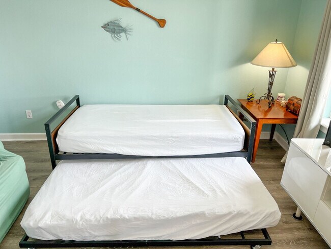 Building Photo - 15010 Leeward Dr