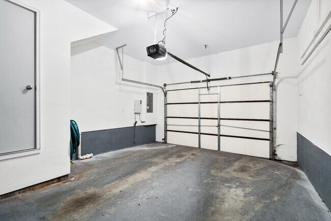 Building Photo - 1424 Trafalgar Ln