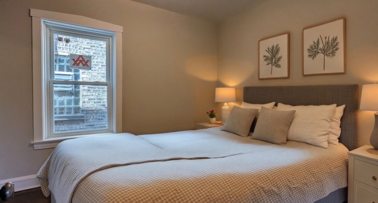 Building Photo - 2015 N LeClaire Ave