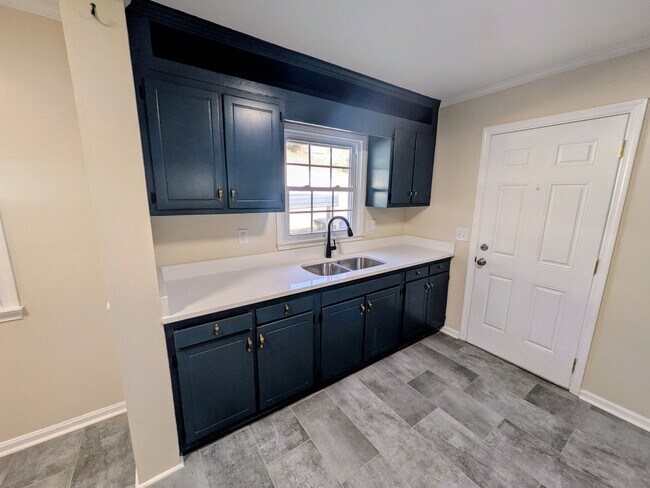 Building Photo - 1028 Gales Ave