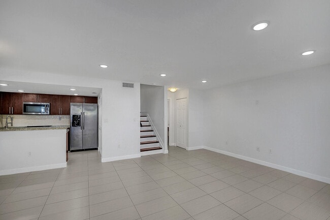 Building Photo - 4550 SW 68th Ct