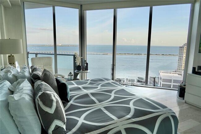 Building Photo - 1300 Brickell Bay Dr