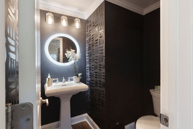 Building Photo - Beautifully Updated Two-Story 3/2.5 w/ Huge Fully Fenced Backyard!