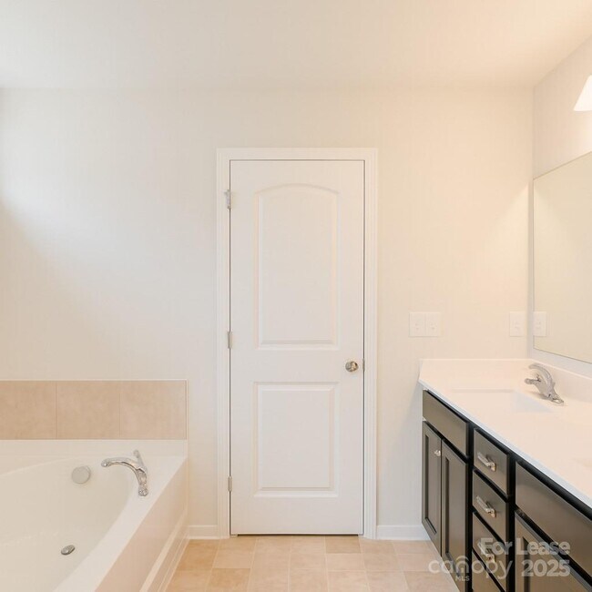 Building Photo - 6010 Walkers Run Dr