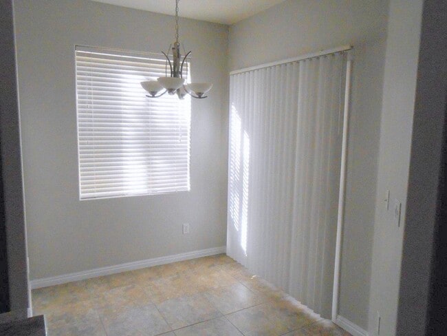 Building Photo - Beautiful Condo in The Falls Gated Communi...