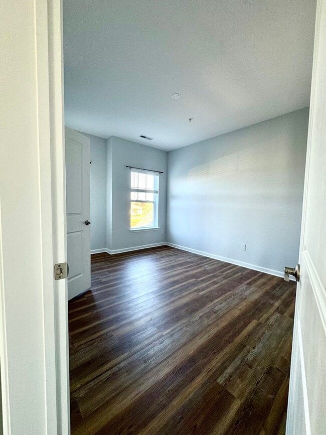 Building Photo - 2nd floor condo in Hearthstone Manor