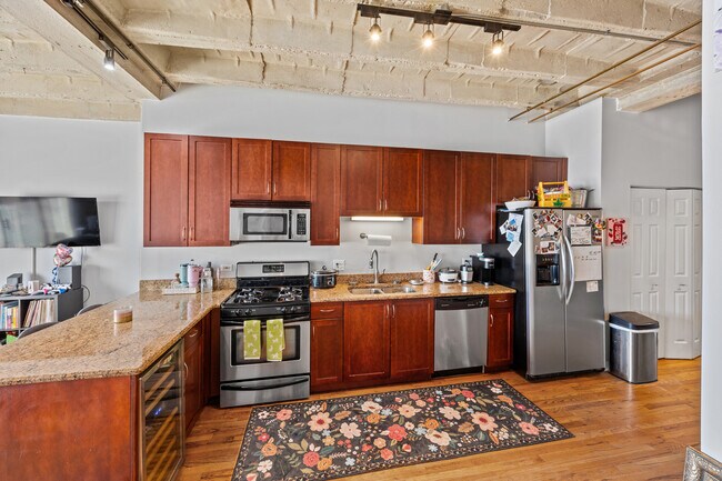 Building Photo - 809 E 40th St