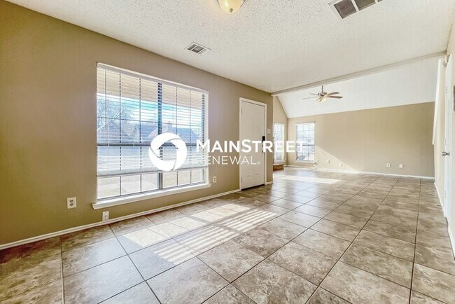 Building Photo - 4 Bedroom Pet-Friendly Home in Rowlett, TX with Main Street Renewal