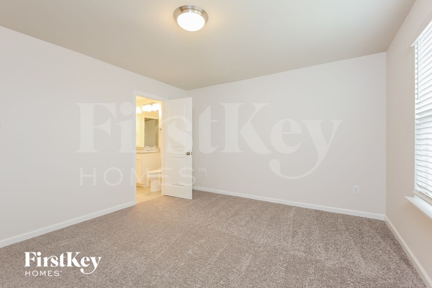 Building Photo - 703 Birchcrest Wy