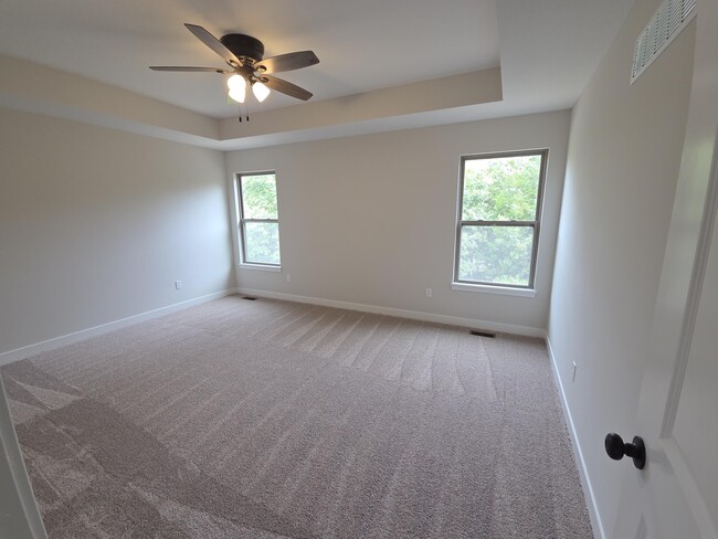 Building Photo - 3960 Clydesdale Dr