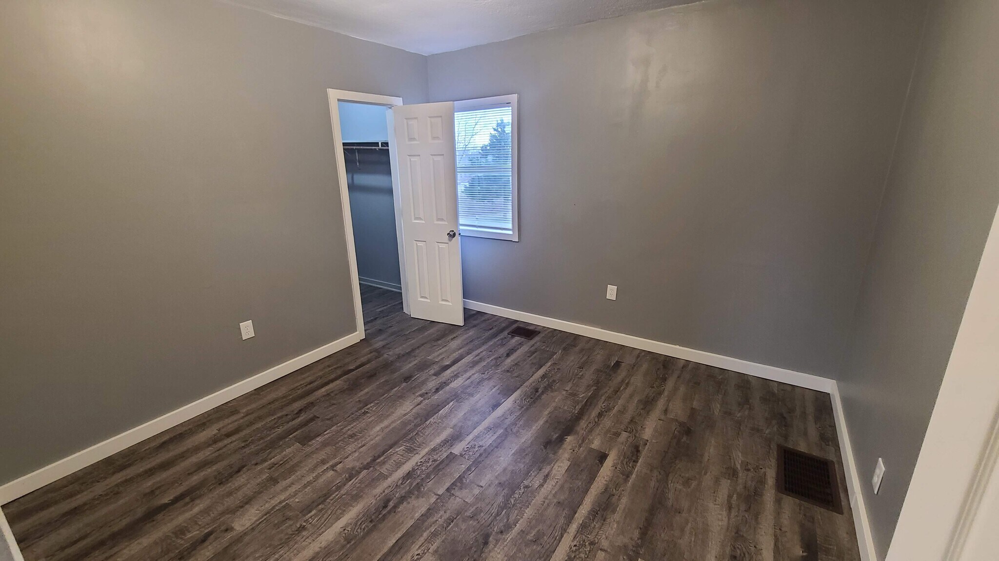 Building Photo - 225 Lexington Rd