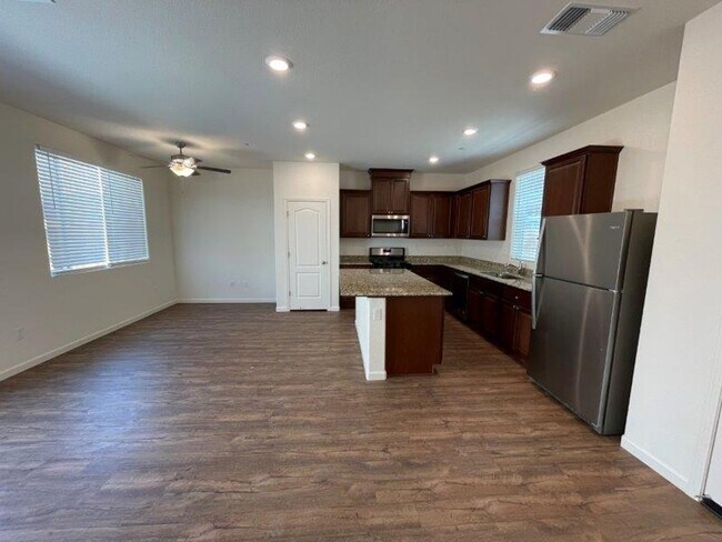 Building Photo - 5 Bedroom Close to Beale Air Force Base