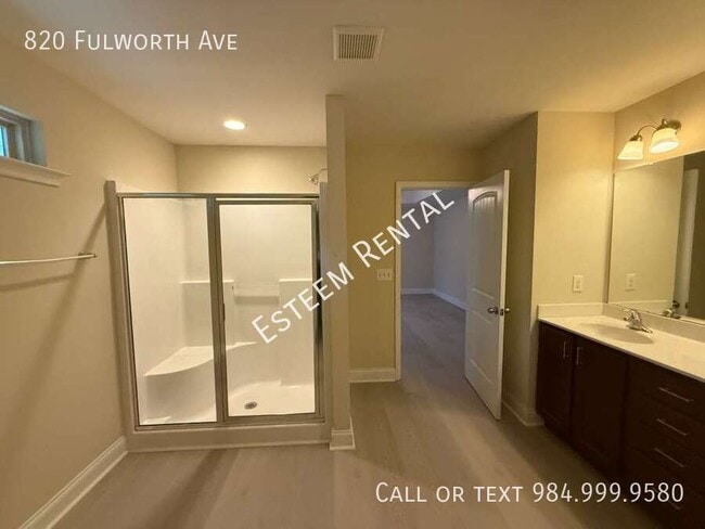 Building Photo - 820 Fulworth Ave