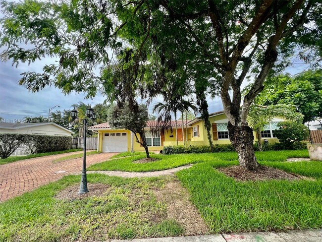 Primary Photo - 10025 SW 111th St