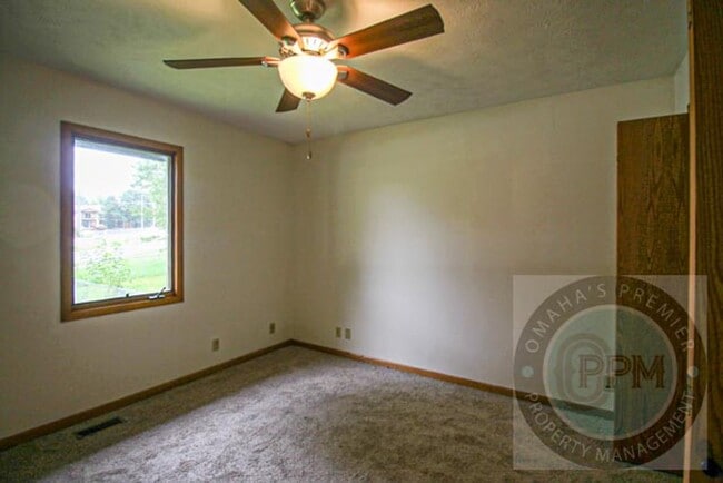 Building Photo - Comfortable 2 Bedroom/ 2 Bathroom/ 2 Car D...
