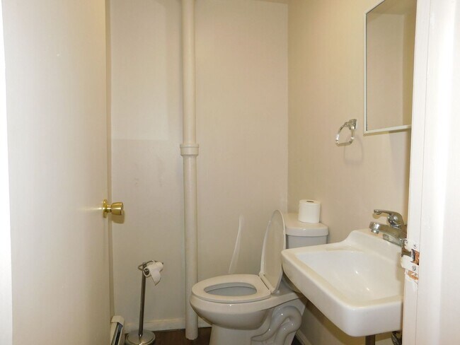Building Photo - 520-520 129 29 Rd