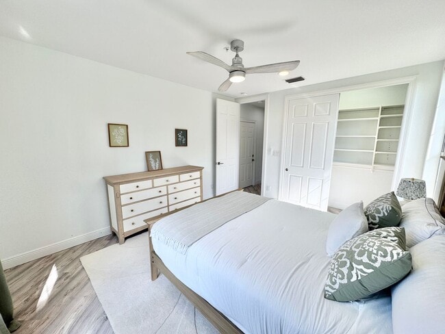 Building Photo - ** COLONADE ** PARK SHORE ** MOORINGS ** 3...
