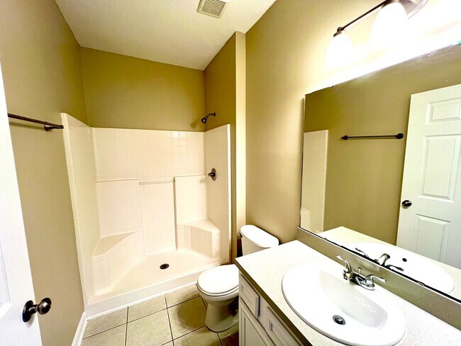 Building Photo - Charming 3-Bed, 2-Bath Condo in Key West-S...