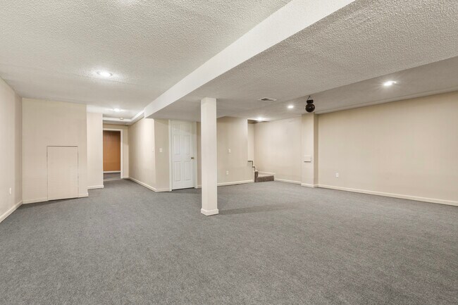 Building Photo - 15304 Foster