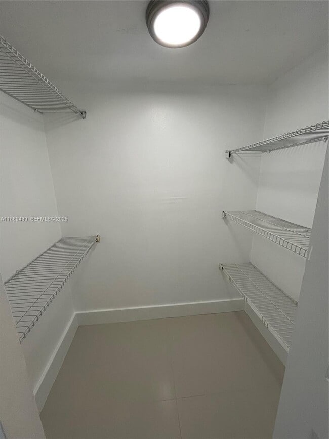 Building Photo - 20505 E Country Club Dr