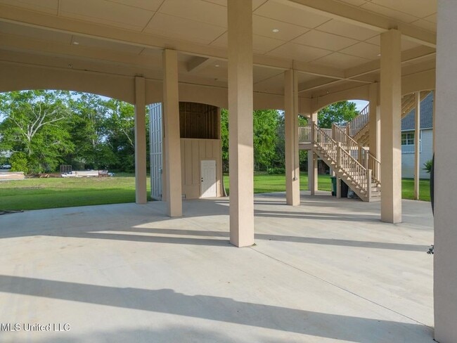 Building Photo - 238 Lovers Ln