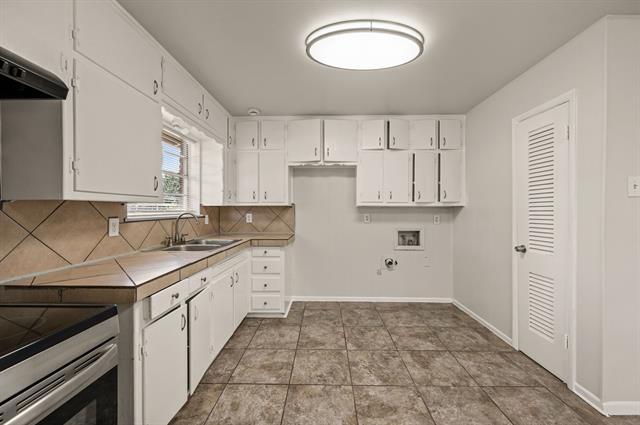 Building Photo - 5213 Santa Rosa Dr