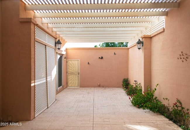 Building Photo - 6945 E Glenrosa Ave