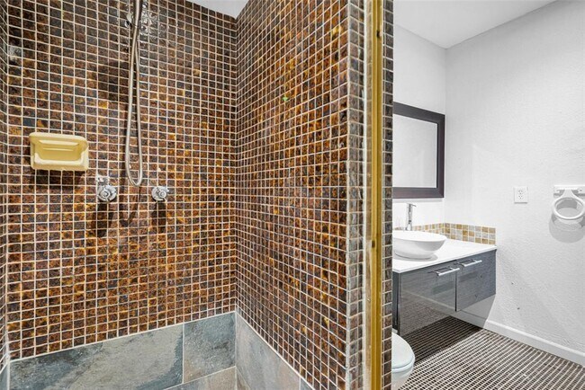 Building Photo - 4850 SW 63rd Terrace