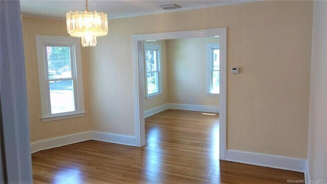 Building Photo - 60 Woodmere Rd