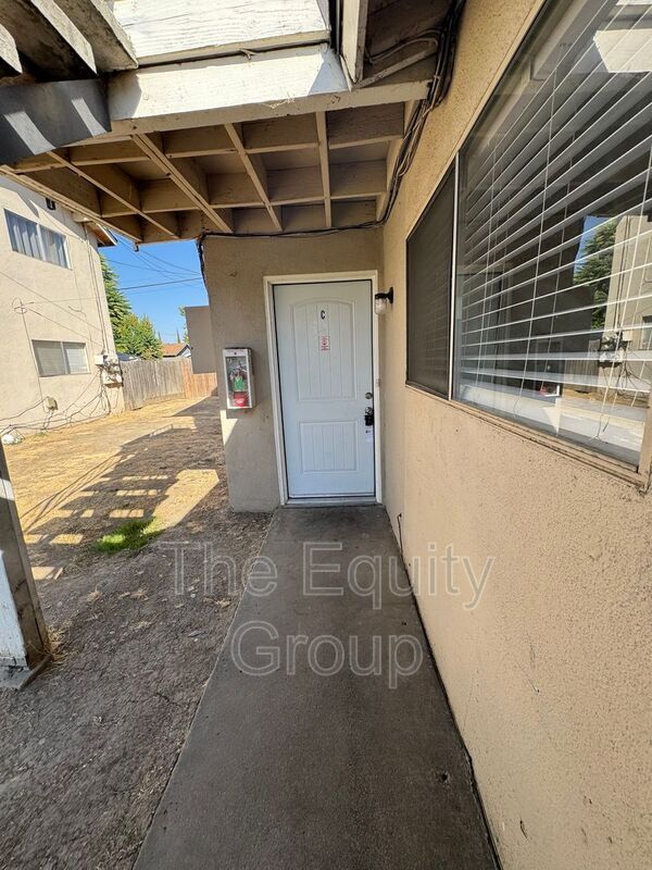 Primary Photo - 624 N Garden St
