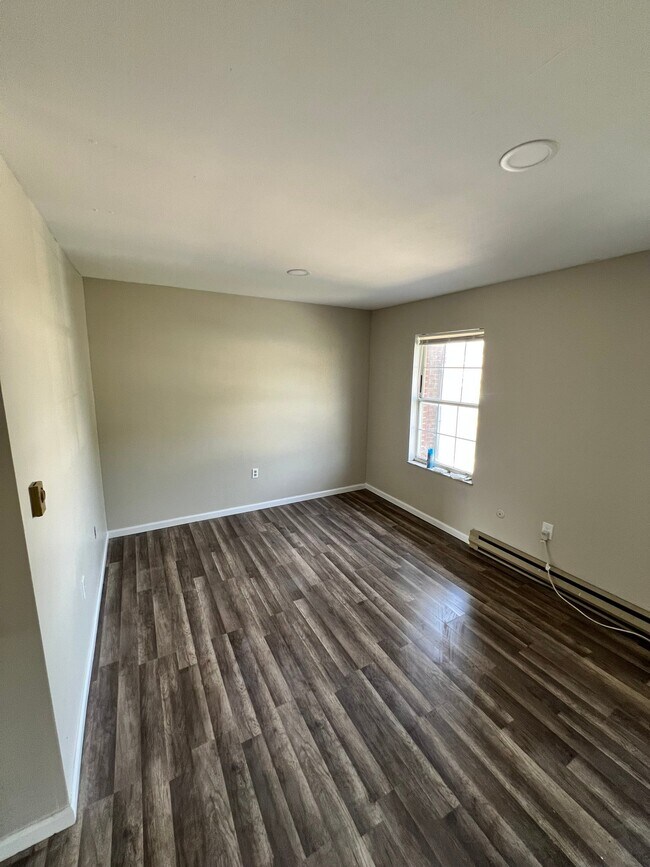 Building Photo - 306 E Mosser St