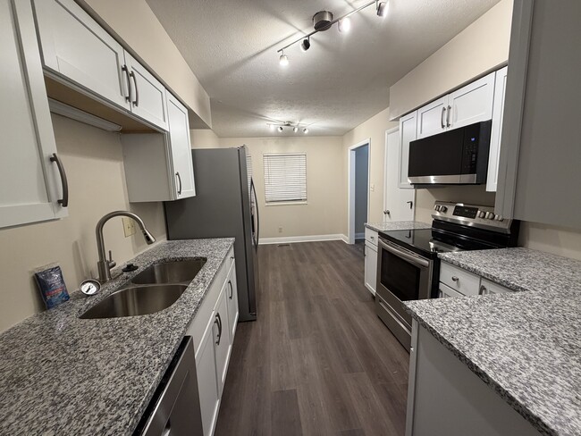 Building Photo - 4030 Redfern Dr