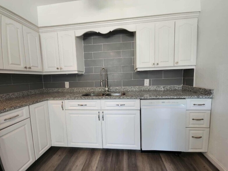 Building Photo - 3107 37th Ave W