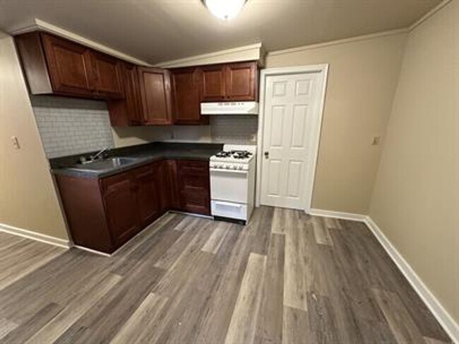 Building Photo - 25 Conestoga St