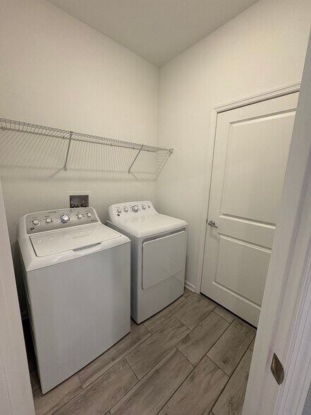 Building Photo - 1185 Saguaro St