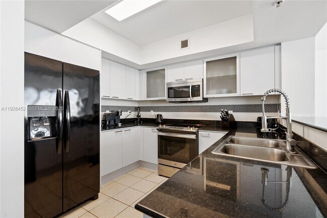 Building Photo - 16699 Collins Ave