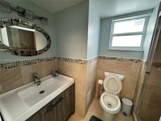 Building Photo - 1615 West Ave