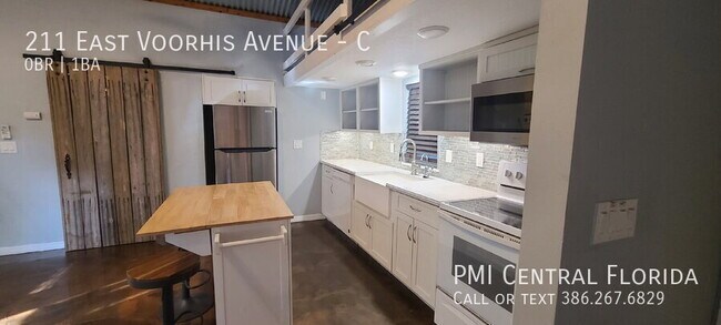 Building Photo - 211 E Voorhis Ave