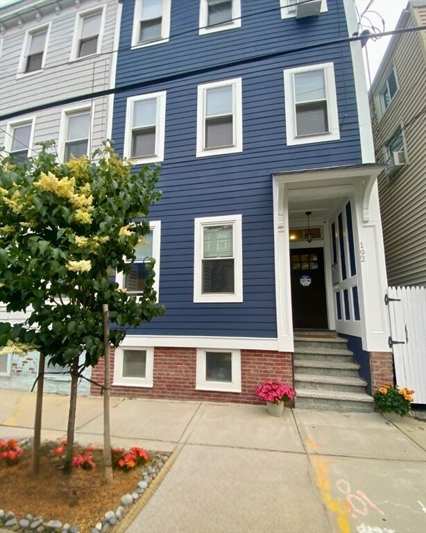 Building Photo - 192 W Fifth St