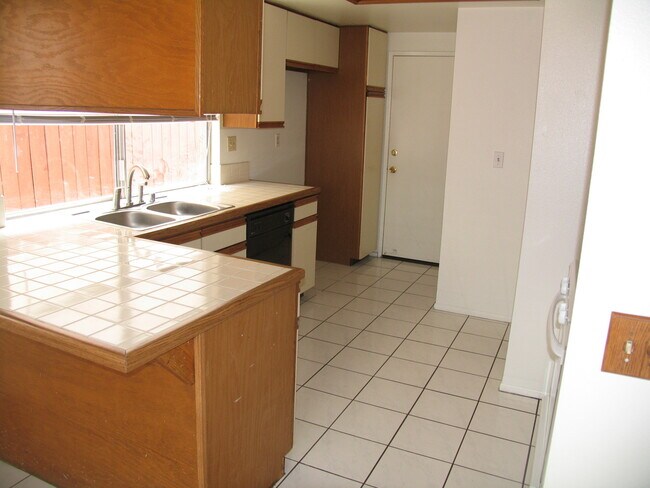 Building Photo - 13242 Lakota Dr