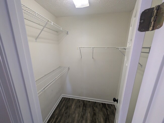 Building Photo - 717 Windsor Dr SE