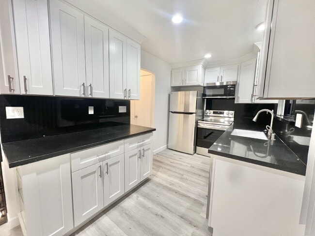 Building Photo - Remodeled 2 Bedroom home San Jose Home in great location