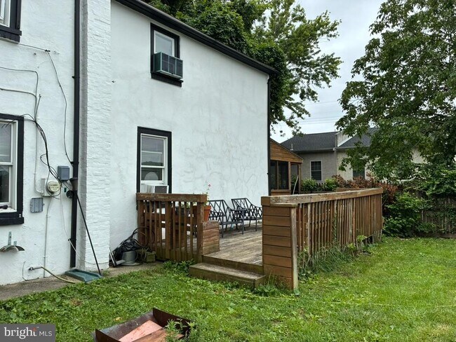 Building Photo - 4876 Ogle St
