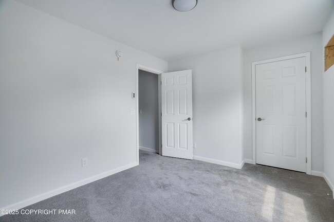 Building Photo - 458 Country Pl Dr