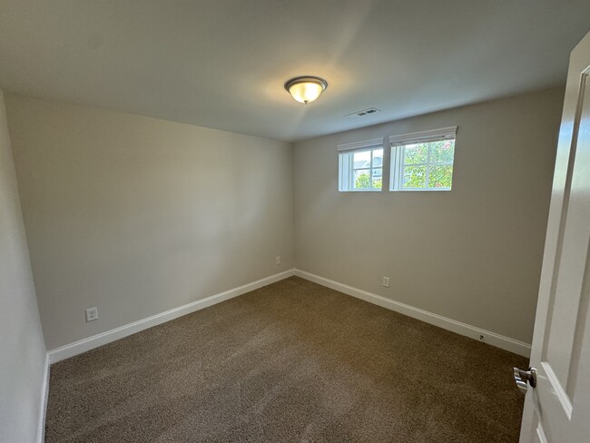 Optional flex room for spare sleeping room or office - 1758 Park Terrace Ln