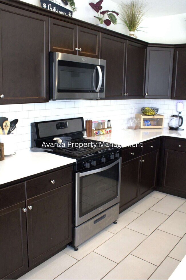 Building Photo - 1 Year Lease 4 Bed  3 Bath  Rent: $2,695 D...